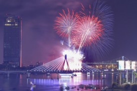 Màn diễn pháo hoa của Mỹ - Pháp sáng rực sông Hàn