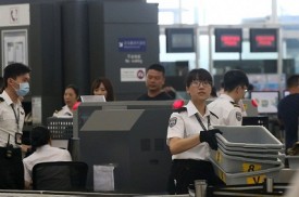 Hành khách khởi hành từ sân bay Hong Kong phải trả thêm tiền