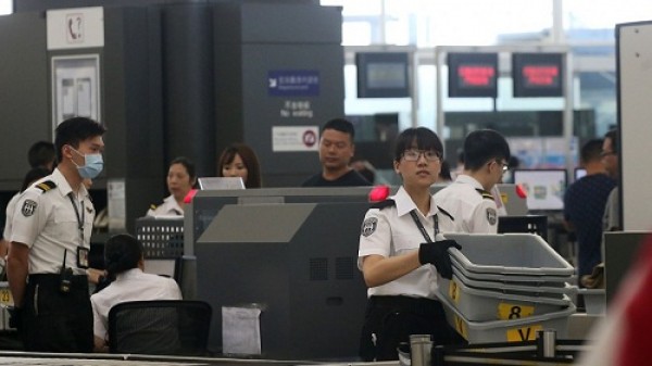 Hành khách khởi hành từ sân bay Hong Kong phải trả thêm tiền